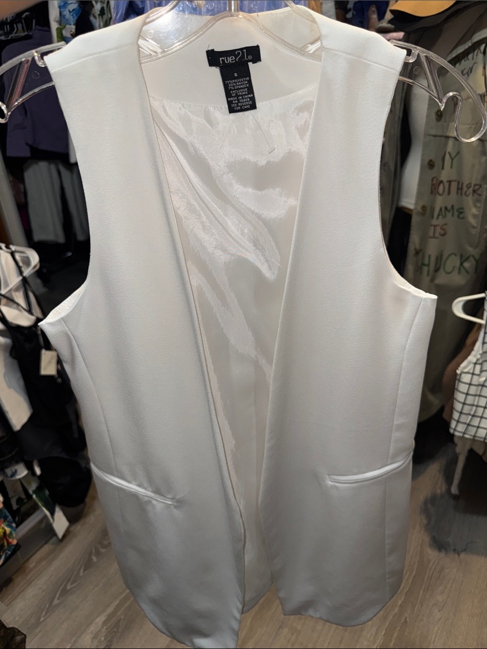Rue21 White Sleeveless Open-Front Vest with Pockets
